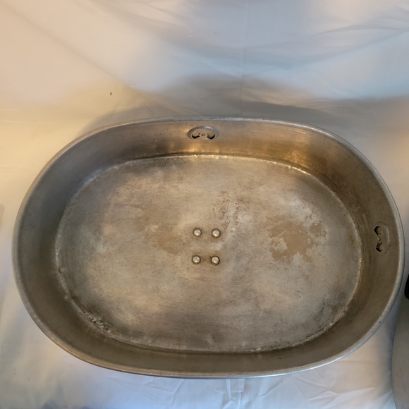 VINTAGE Aluminum Unbranded Roasting Pan Dutch Oven Vented With Lid - Picture 7 of 15